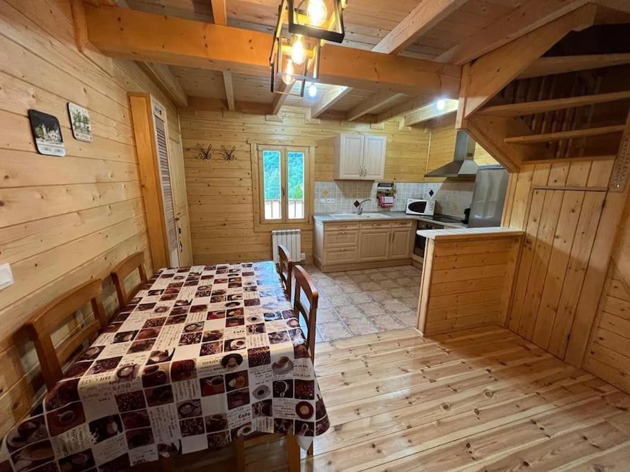 Chalet 6B Dans Les Pyrenees Proche D'Andorre LʼHospitalet-près-lʼAndorre Esterno foto